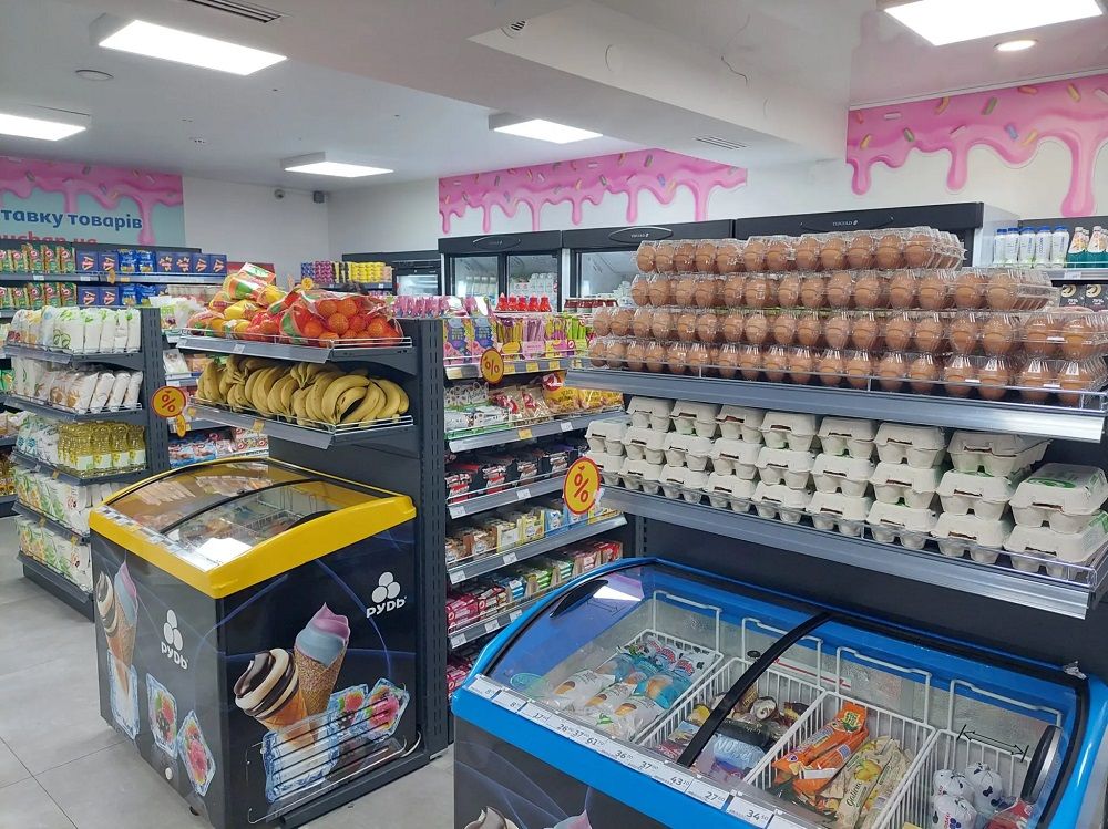 В новому магазині є товари прямого імпорту.