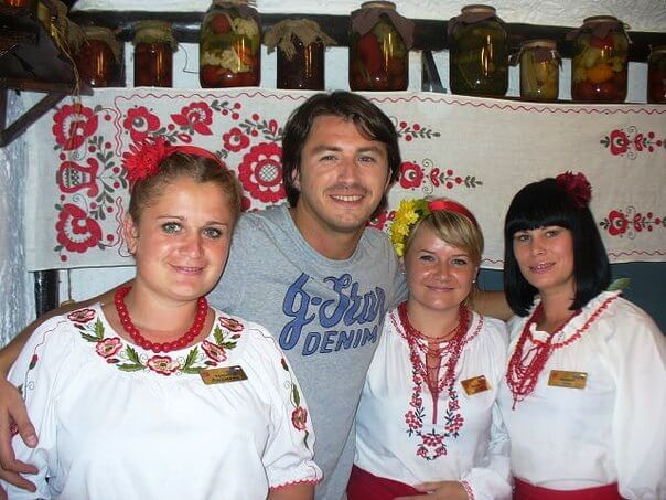 В те времена Сергей Притула еще не знал, что такое "Мавики" и FPV-дроны