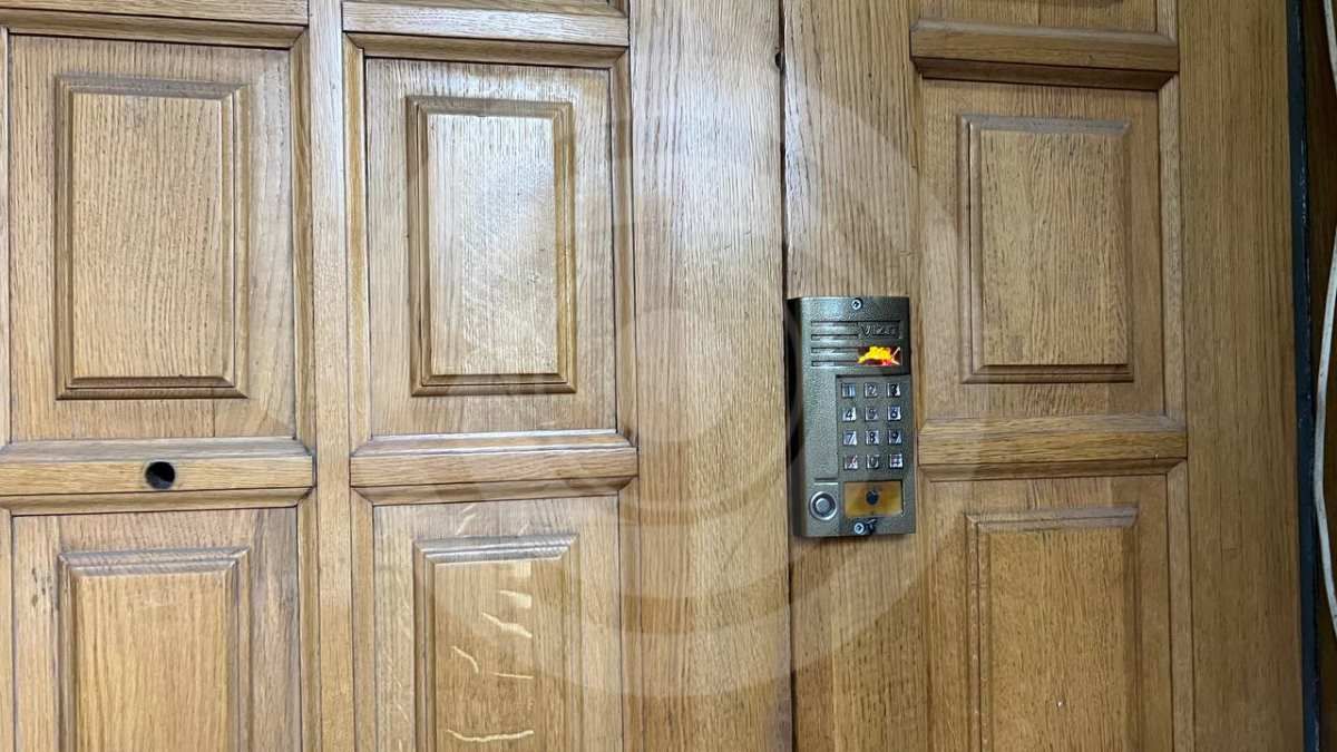 Втім, домофон не працює: кореспондент Інформатора не зміг додзвонитися власникам квартири Втім, домофон не працює: кореспондент Інформатора не зміг додзвонитися власникам квартири