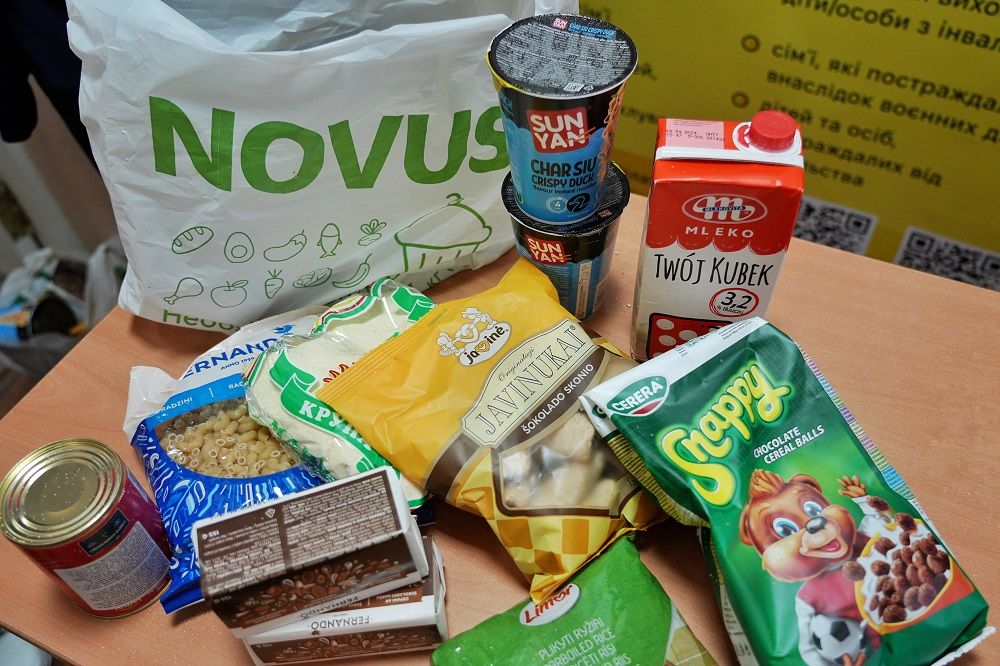 Українцям допомагають пережити важкі часи. Українцям допомагають пережити важкі часи.