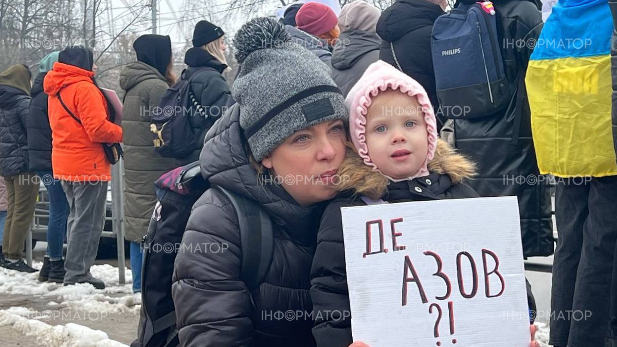 Родини військовополонених захисників Азовсталі знов вийшли на акцію в Києві: фото, відео 3