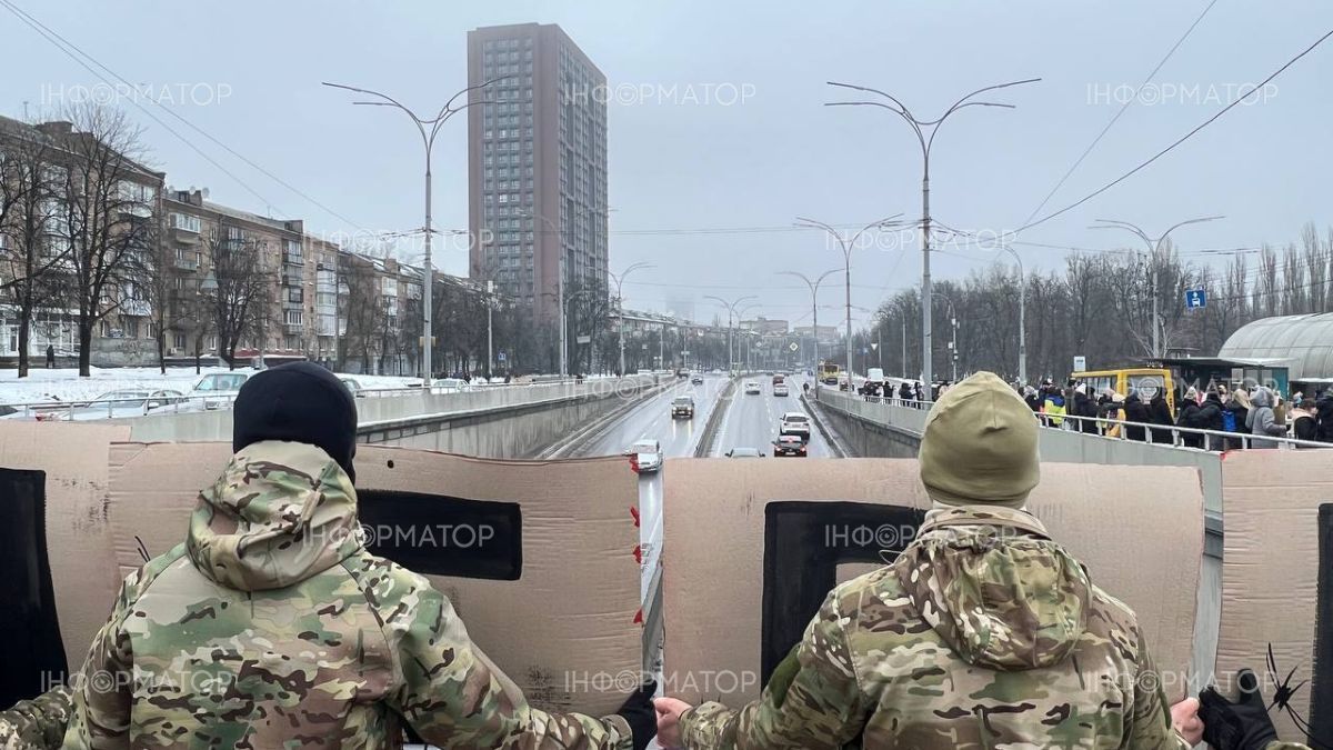 Родини військовополонених захисників Азовсталі знов вийшли на акцію в Києві: фото, відео 7