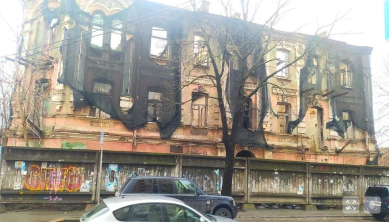 Сейчас здание находится в крайне заброшенном состоянии