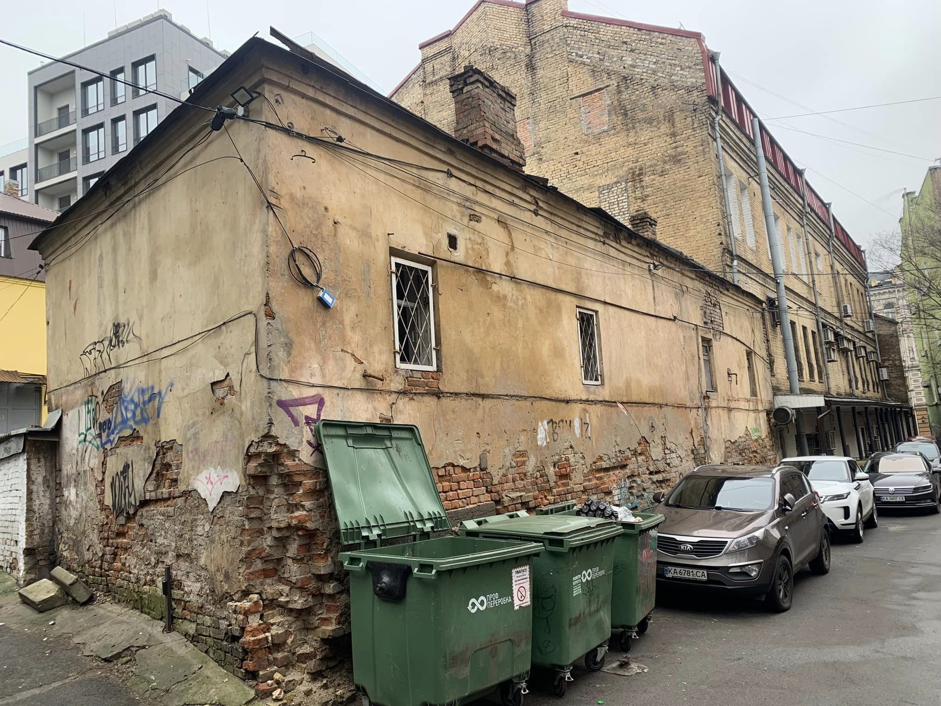 Про цей флігель говорить активіст Дмитро Перов.