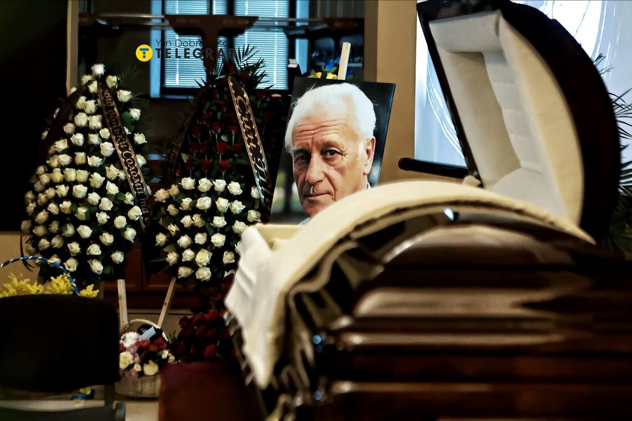 На Майдані прощаються з Героєм України Степаном Хмарою - відео 2