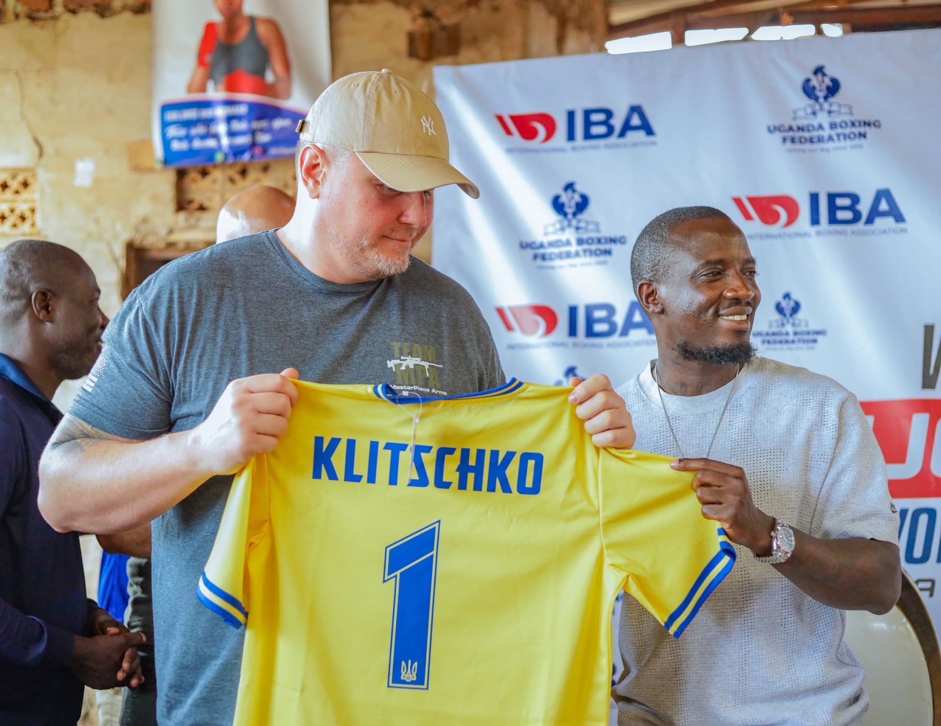 Футболку "від Кличка" передають Мозесу Мухангі