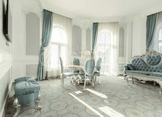 У оголошенні пишуть про "класичні інтер'єри" готелю