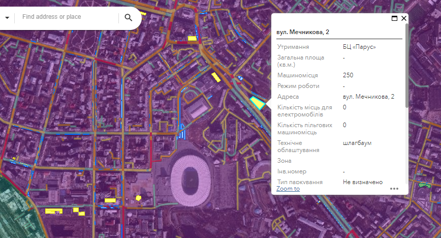 Парковка під БЦ "Парус" не муніципальна, втім, система бачить її, як "жовту" (тобто наполовину заповнену)