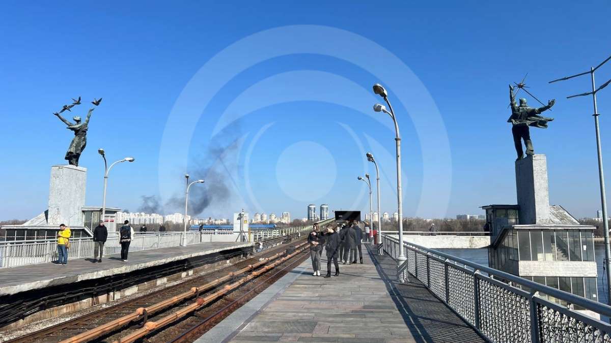 На ст.м. "Дніпро", найменш завантаженій у метро Києва, однак, є пасажиропотік