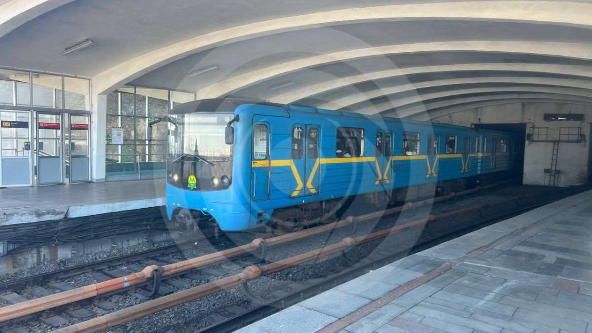 На станції порожньо: з усього персоналу є лише дві людини