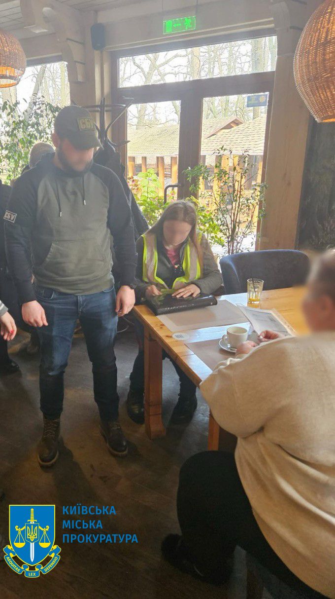 Женщину, которая просила за свои услуги деньги, задержали с поличным.