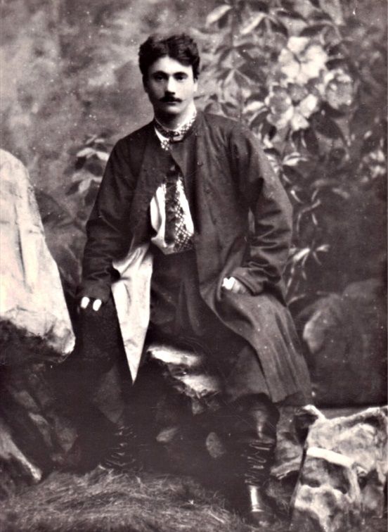 У будинку жив актор і режисер, театрально-громадський діяч Панас Саксаганський.