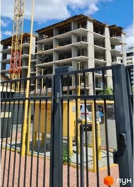 Роботи на будівельному майданчику зупинилися.