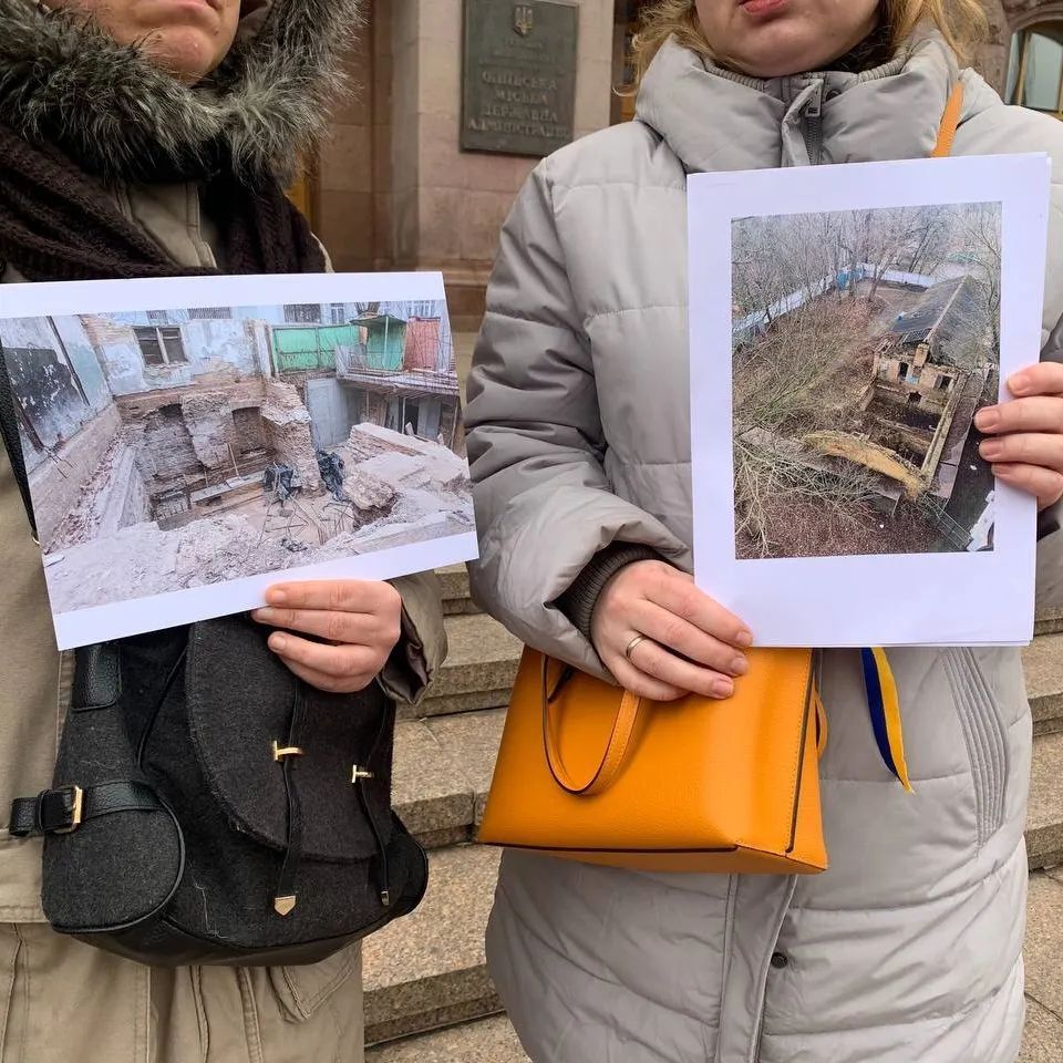 Активисты на митинге просили защитить остатки дворца. Фото - сообщество Наследство