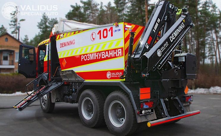 Авто має велику кількість обладнання, що здатне руйнувати стіни, підіймати важкі конструкції тощо