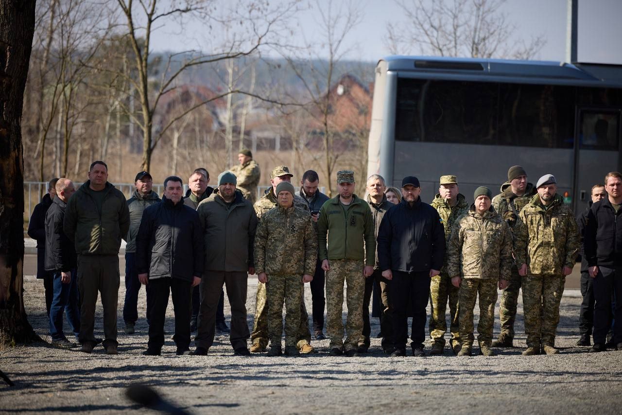 Військове та політичне керівництво у Мощуні 21 березня