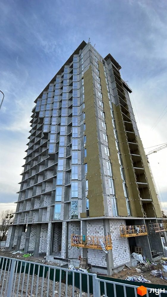 Так у березні виглядає один з будинків ЖК. фото - сайт Лун