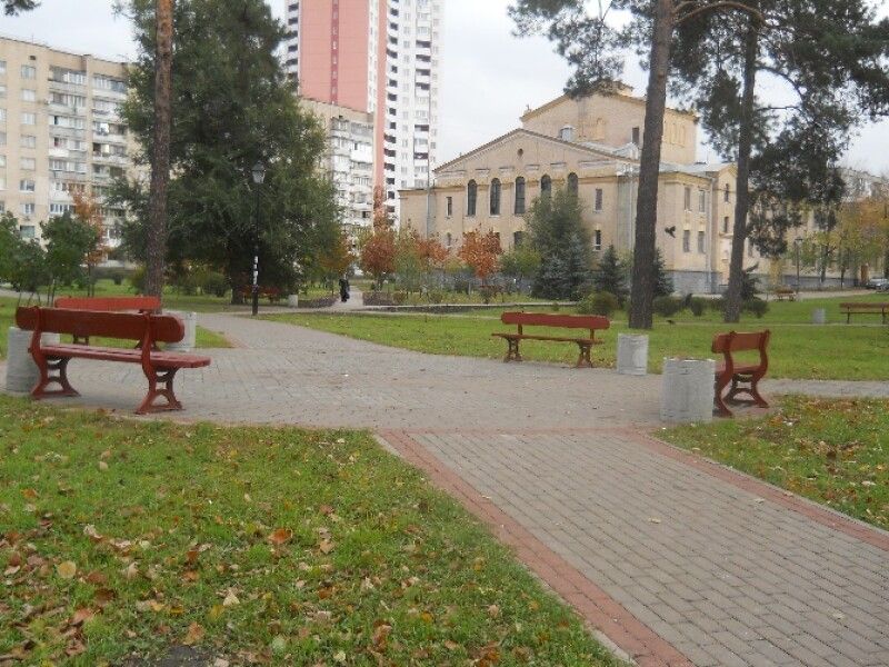 Зелену зону біля будинку культури осучаснять.