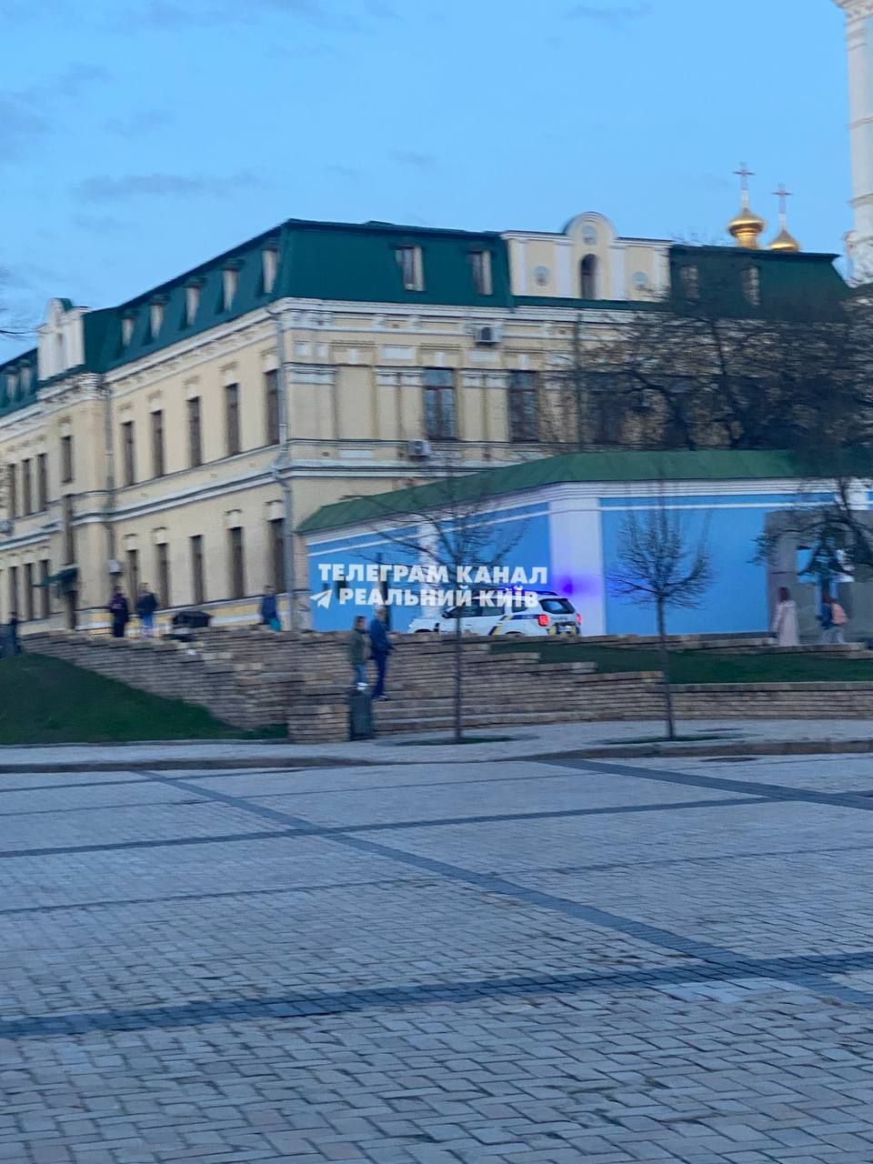 В Киеве остановили фуникулер: в соцсетях пишут, что рядом с ним перерезали горло человеку 3