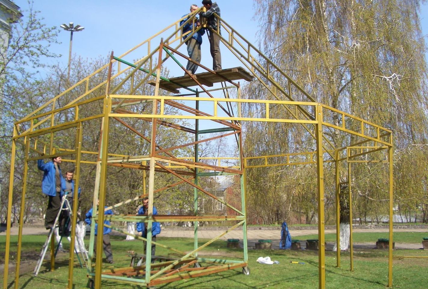 До Великодня храм-МАФ біля Десятинної церкви знесуть: українці скинулися грошима на демонтаж 5