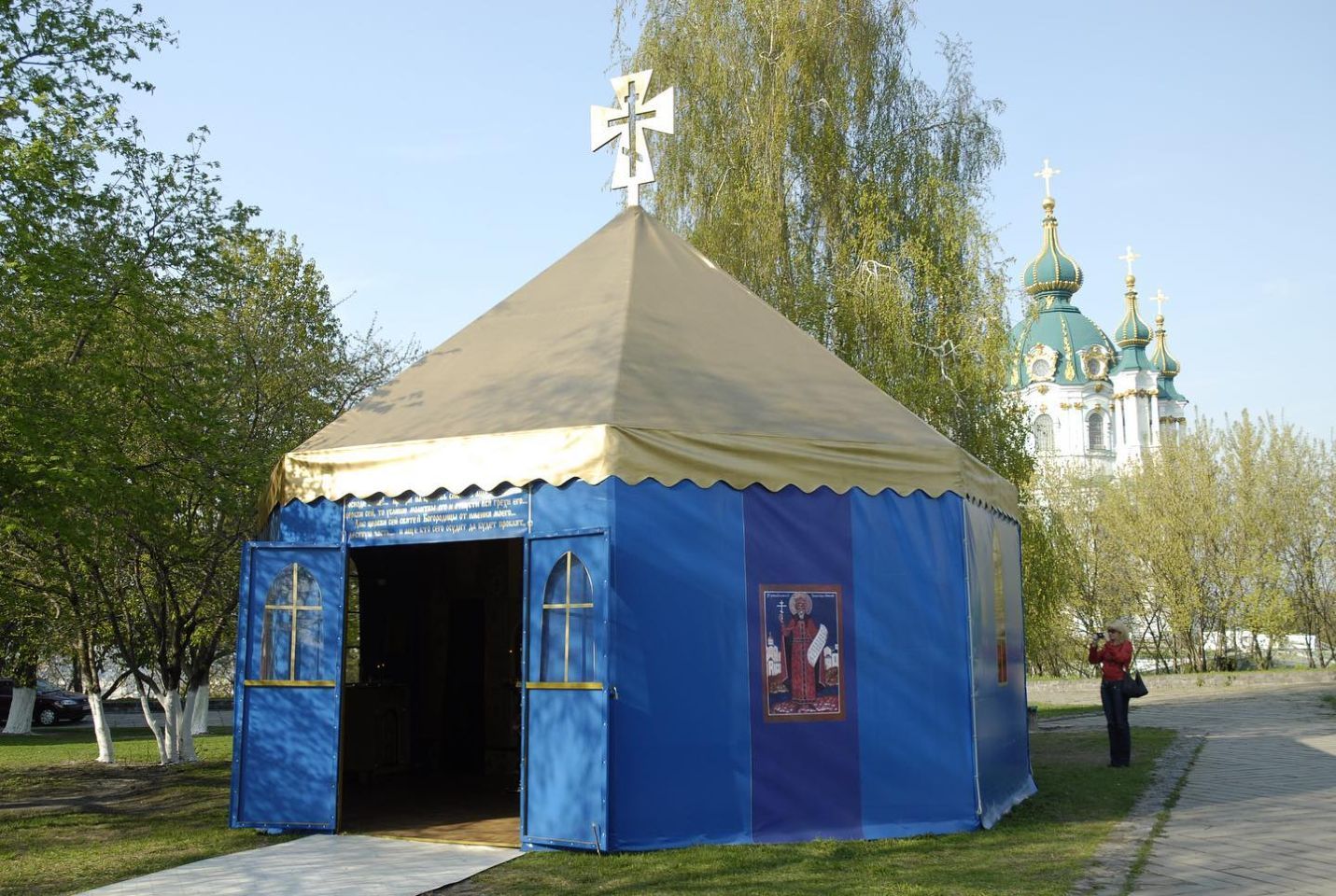 До Великодня храм-МАФ біля Десятинної церкви знесуть: українці скинулися грошима на демонтаж 6