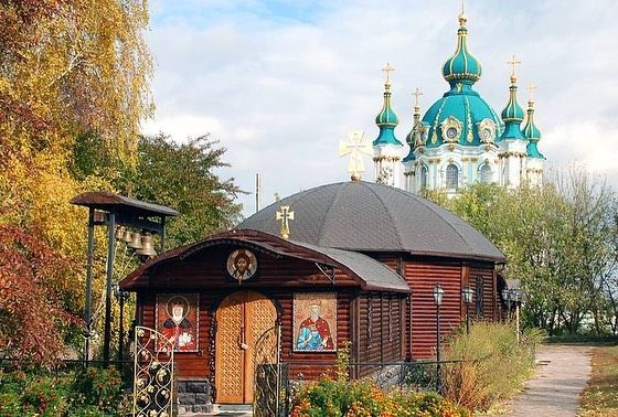 До Великодня храм-МАФ біля Десятинної церкви знесуть: українці скинулися грошима на демонтаж 7