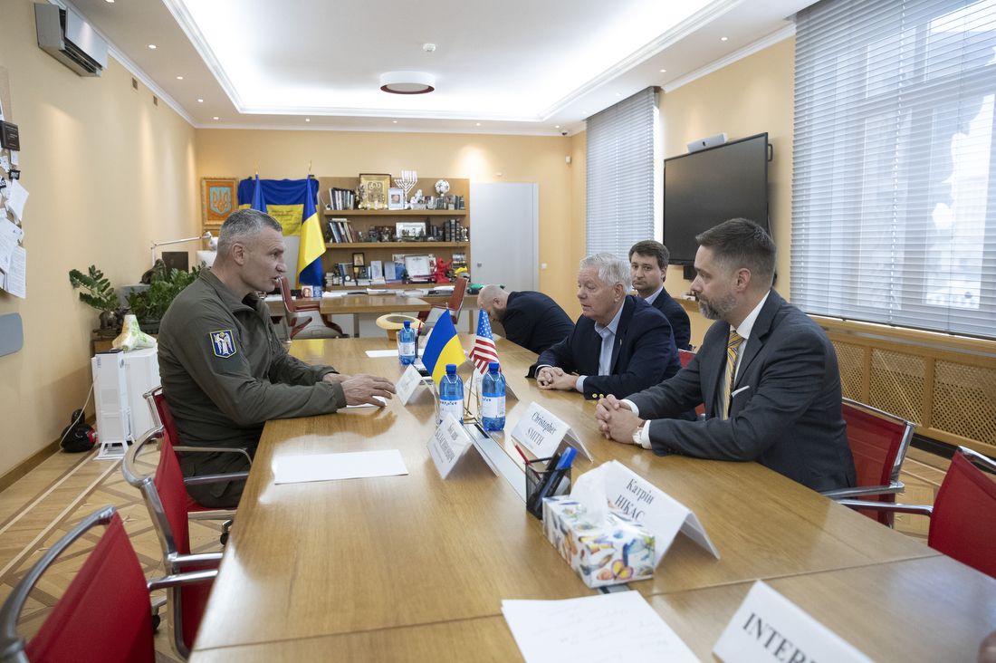 Зустріч Віталія Кличка з Ліндсі Гремом наприкінці травня 2023 року Зустріч Віталія Кличка з Ліндсі Гремом наприкінці травня 2023 року