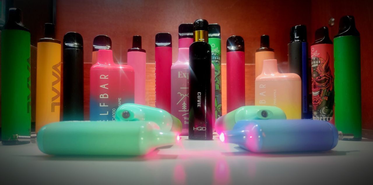 Використані одноразки на сміттєзвалищі роблять шкоду екології