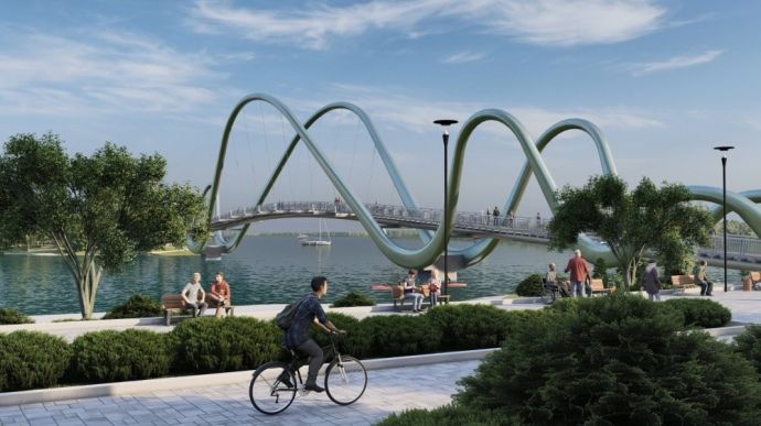 Прогулочный мост почти готов.