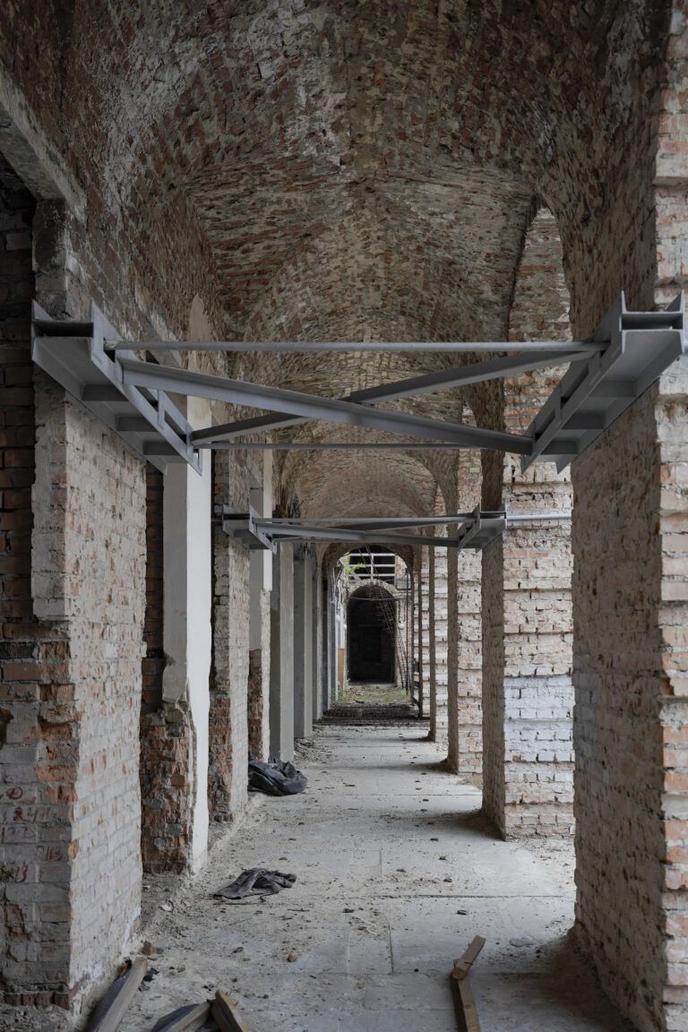 Гостинний двір збережуть коштами Київради: що цьому заважає 3