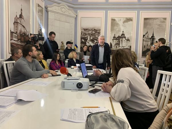 Представники консультативної ради вважають, що  вважають, що будинок можна знести в рамках дерусифікації.