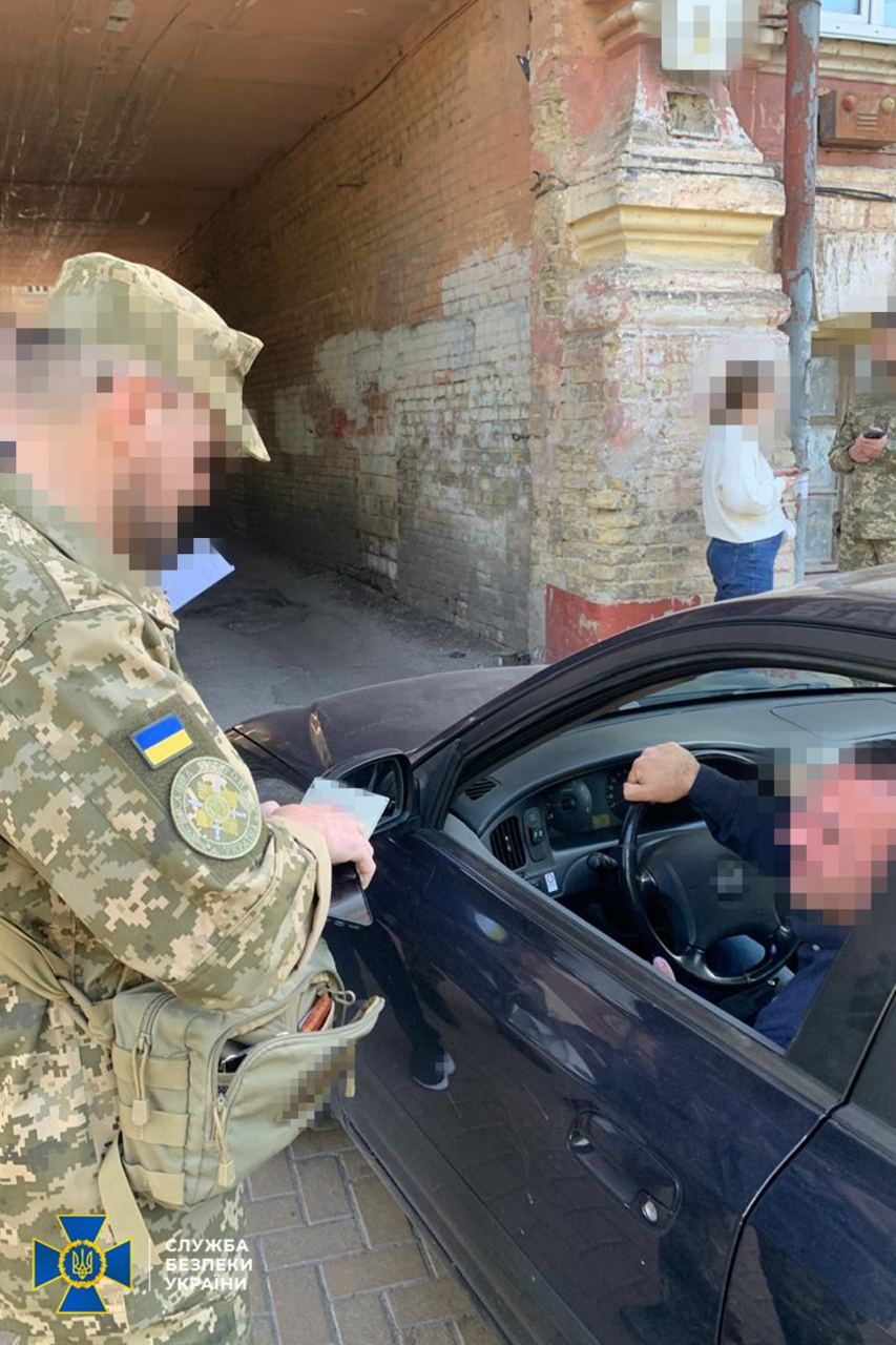 СБУ попередила про перевірку документів та огляд авто. Фото - СБУ