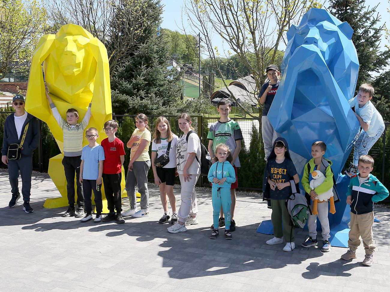 Григорий Козловский и Emily Resort устроили праздник для детей погибших защитников 6