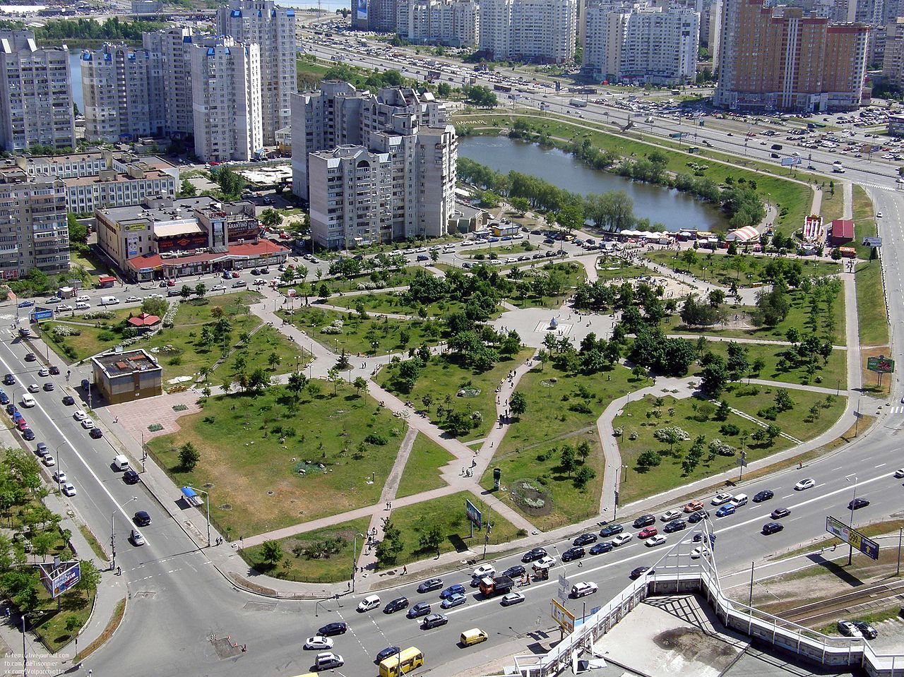 Парк "Позняки" теж оновлювали. Автор: Artemka - Власна робота, CC BY-SA 4.0, https://commons.wikimedia.org/w/index.php?curid=54309749 Парк "Позняки" теж оновлювали. Автор: Artemka - Власна робота, CC BY-SA 4.0, https://commons.wikimedia.org/w/index.php?curid=54309749