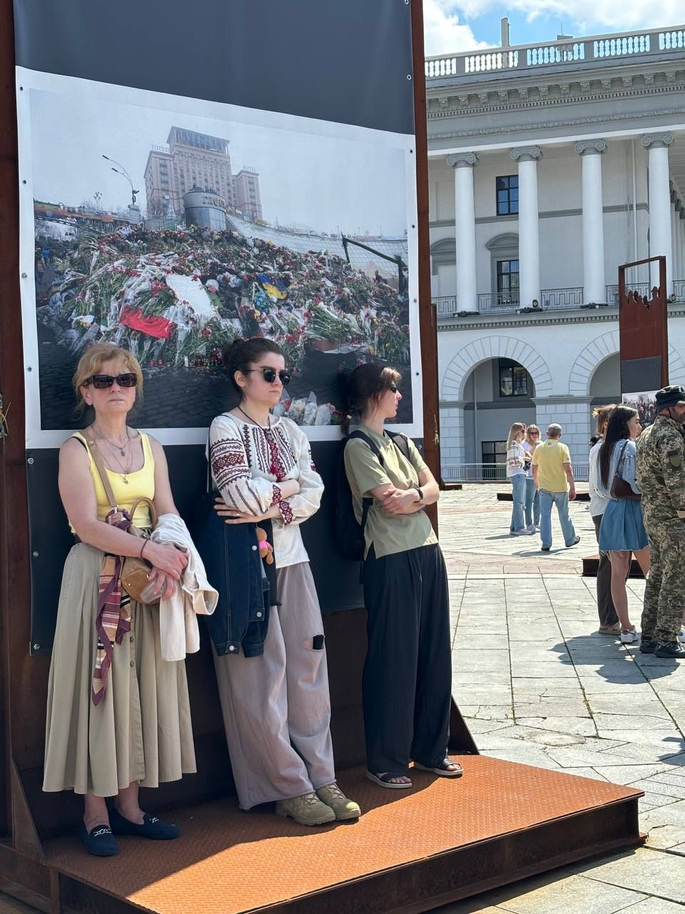 В Михайлівському соборі в Києві розпочалося прощання з парамедикинею Іриною Цибух 4