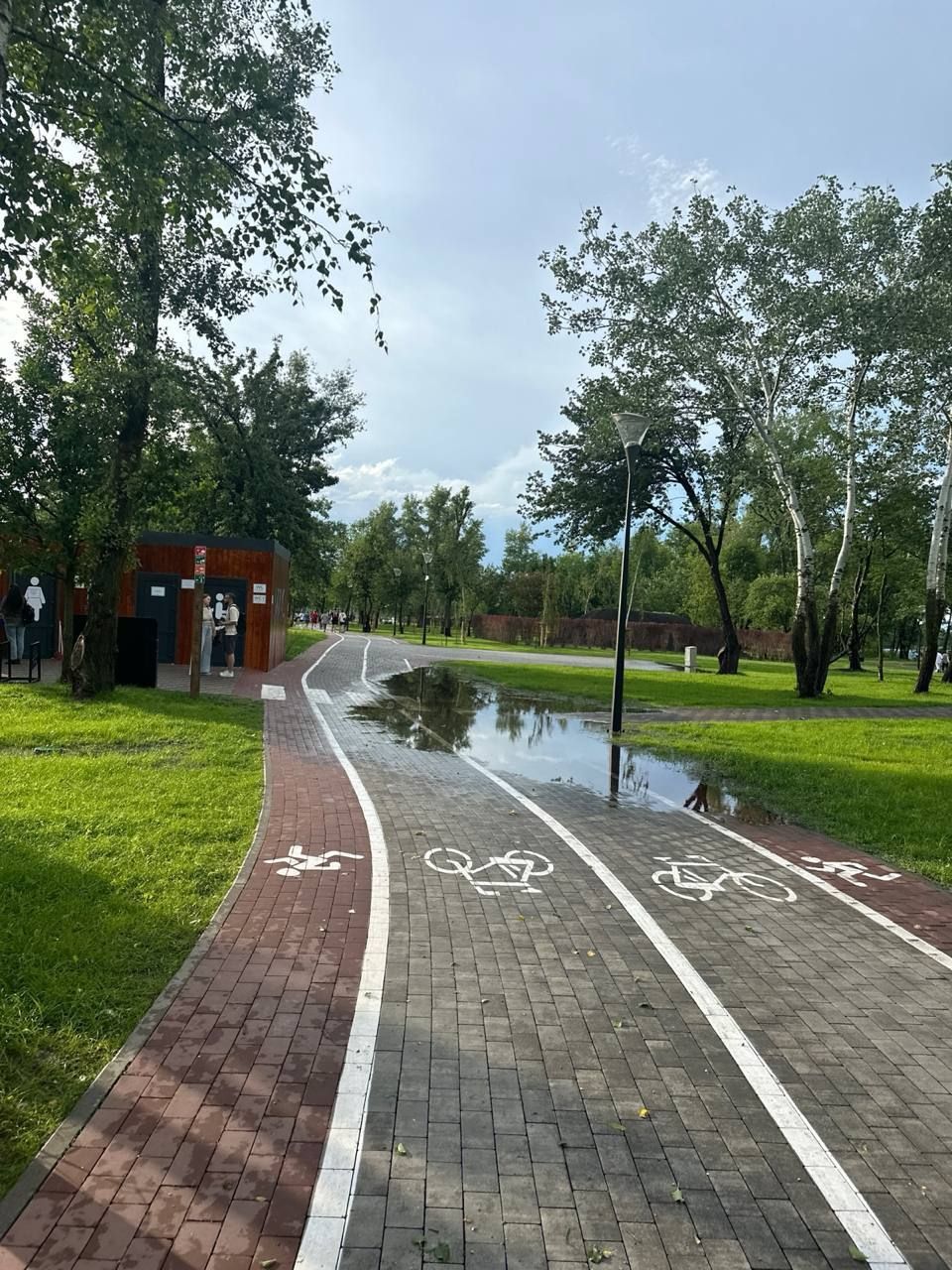 Безбар'єрний доступ до води: Оболонський острів у Києві не витримав перевірку дощем 1