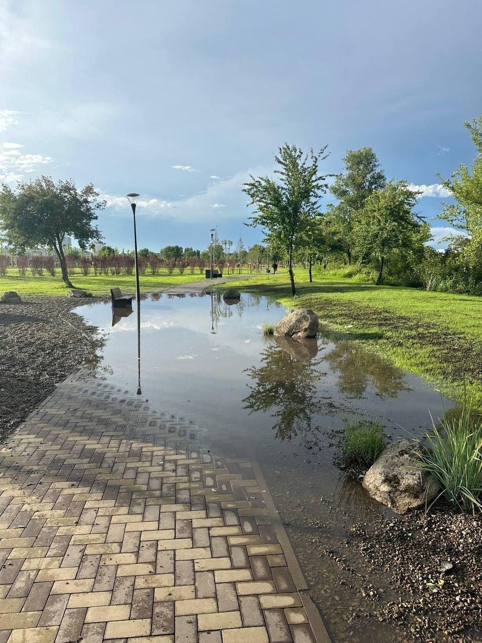 Після зливи частину острова затопило. Фото - з соцмереж