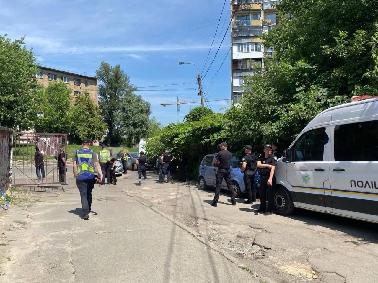 Поліція встановила імпровізовані блокпости біля місця проведення фестивалю ЛГБТ+ й перевіряє чоловіків по системі Оберіг 1