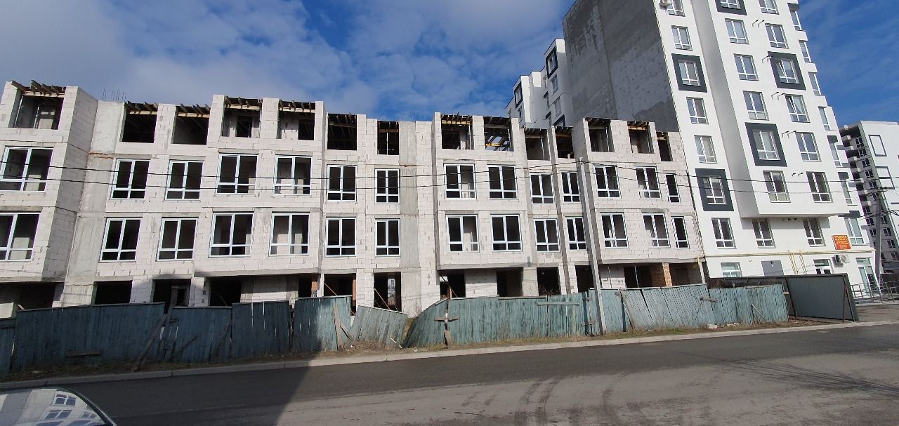 Не всі будинки ЖК "Данія" добудували. Фото - СЕТАМ Не всі будинки ЖК "Данія" добудували. Фото - СЕТАМ