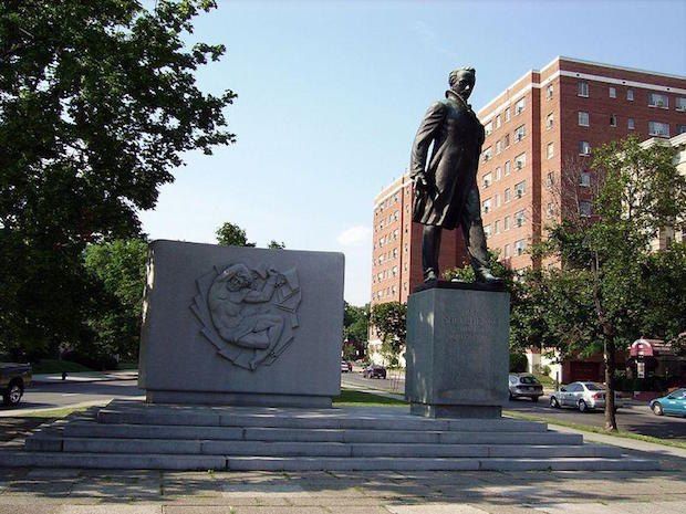 Пам’ятник Шевченку у Вашингтоні був урочисто відкритий 34-м Президентом США Дуайтом Девідом Ейзенхауером Пам’ятник Шевченку у Вашингтоні був урочисто відкритий 34-м Президентом США Дуайтом Девідом Ейзенхауером