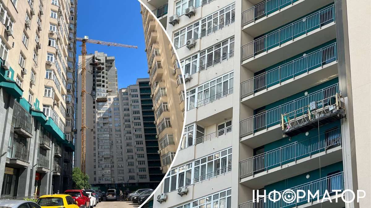 Работы на фасаде домов проводят строители-высотники в люльках