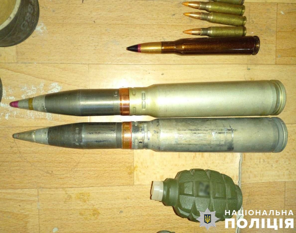 Арсенал оружия в квартире Троещины