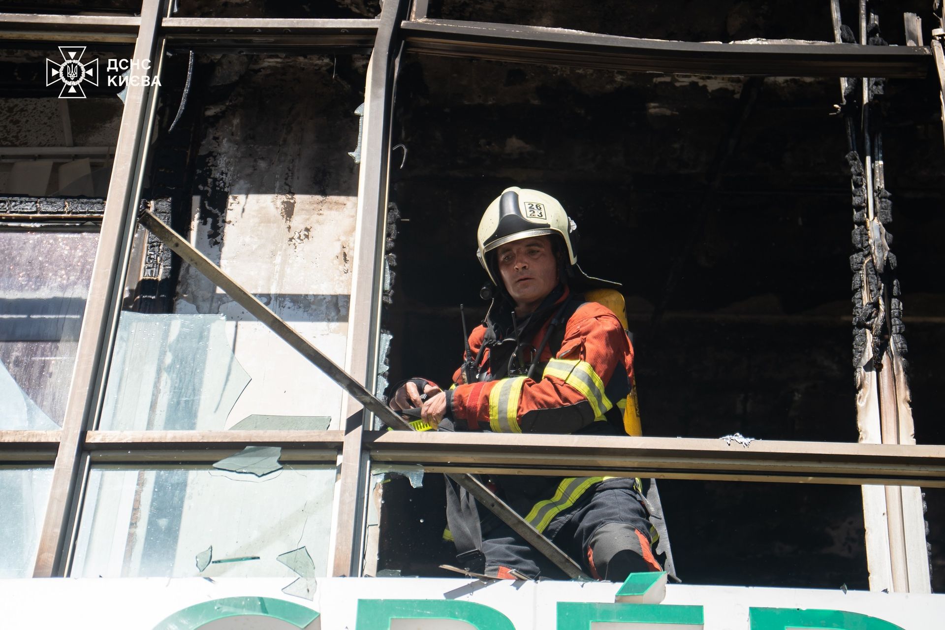 Укрочить огонь пожарным удалось меньше, чем через час. Фото - ГСЧС