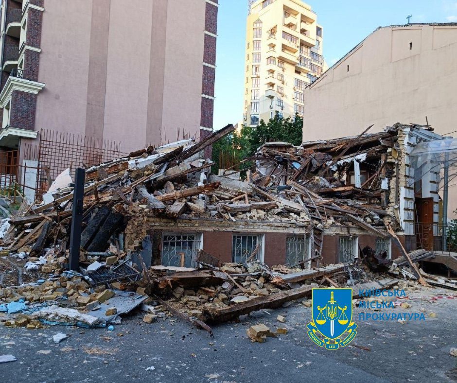 Зносити садибу Зеленських не мали права, бо на неї був попередньо накладений арешт. Фото - Київська міська прокуратура