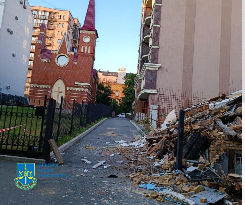 Для проведення робіт на історичній пам'ятці слід було мати відповідний дозвіл Мінкульту, а його не було. Фото - Київська міська прокуратура