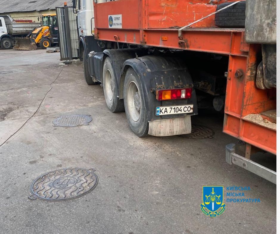 Зносили садибу Зеленських важкою технікою. Фото - Київська міська прокуратура