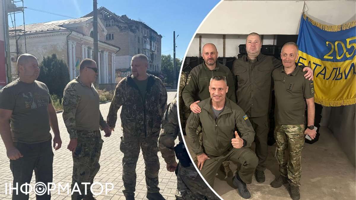 На фото слева - Виктор Домагальский, Артр Палатный и Андрей Крищенко во время визита на позиции