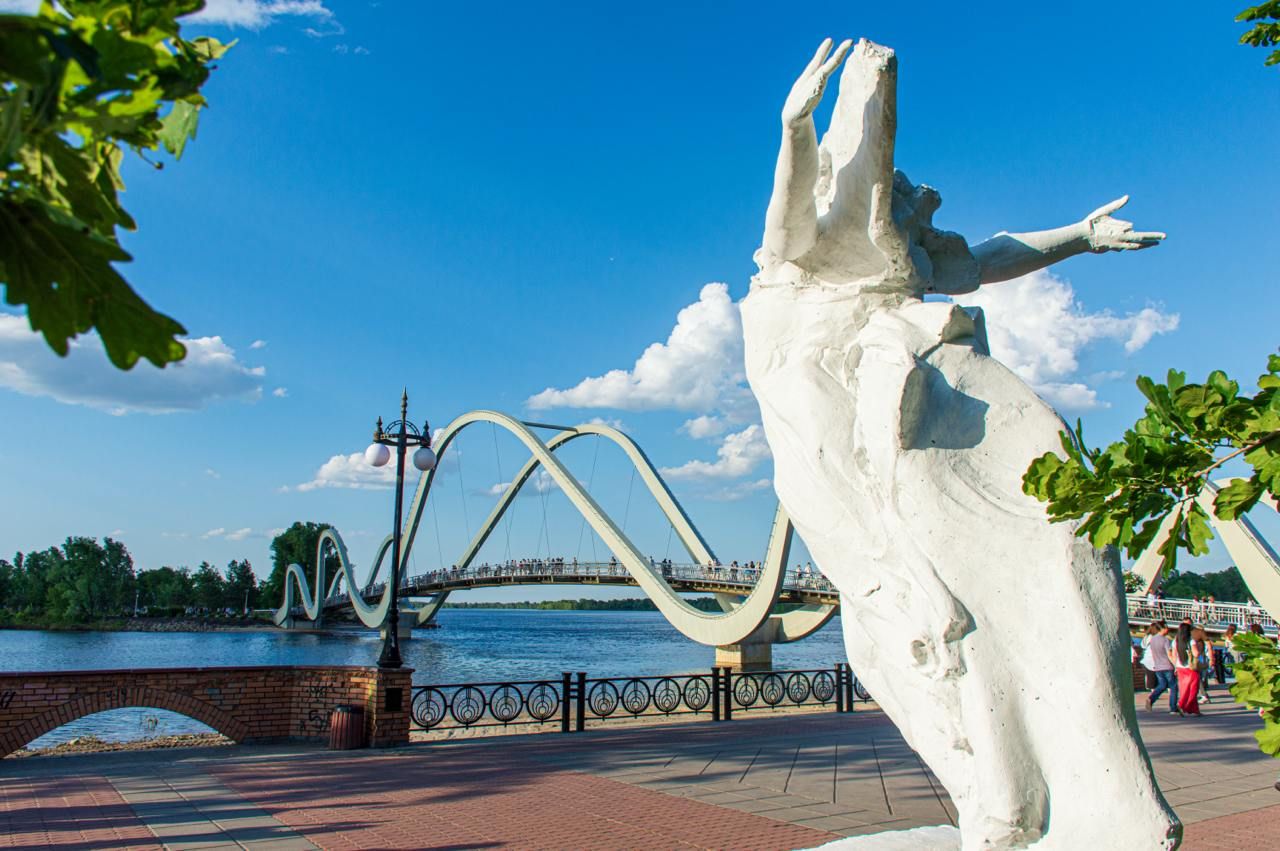 Ця та інші музи, що розташовані неподалік свіжовідкритого мосту на Оболоні, будуть передані КП Плесо рішенням Київради. Фото: Інформатор