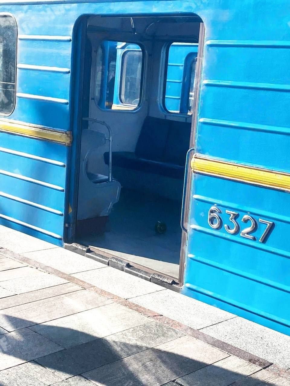 У Києві чоловік кинув у вагон з пасажирами предмет, схожий на міну - фото 1