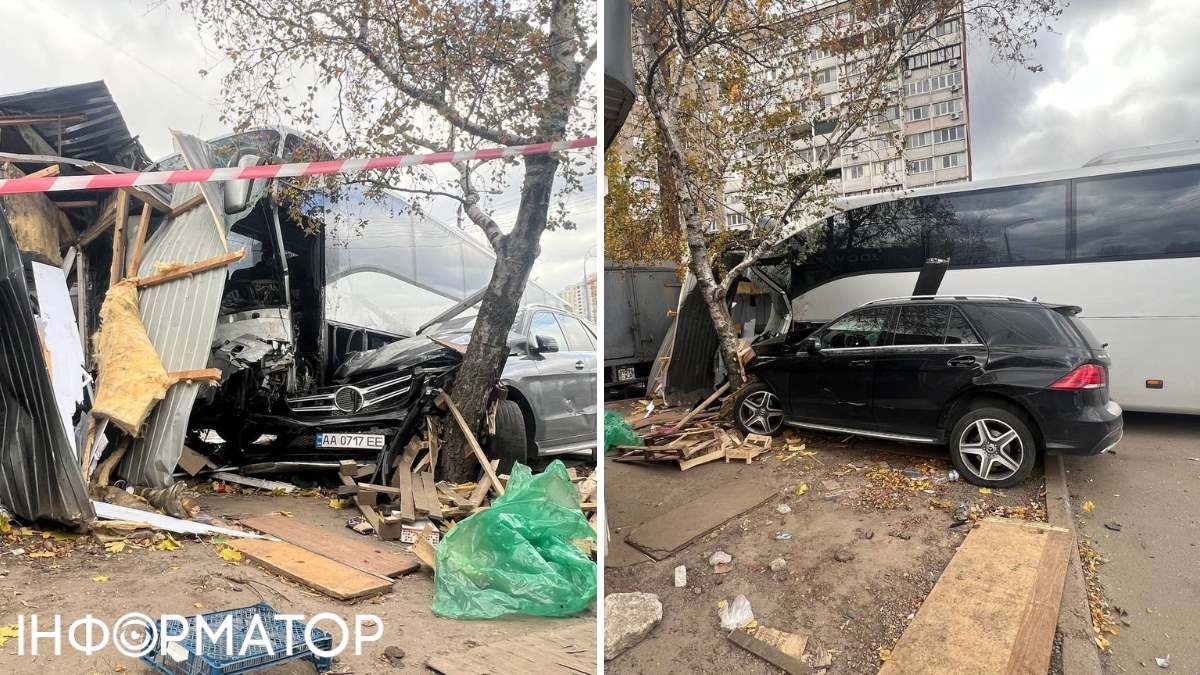 Останньою автівкою, яку підім'яв під себе автобус, став кросовер Mercedes, власник якого кількома хвилинами раніше пішов пити каву